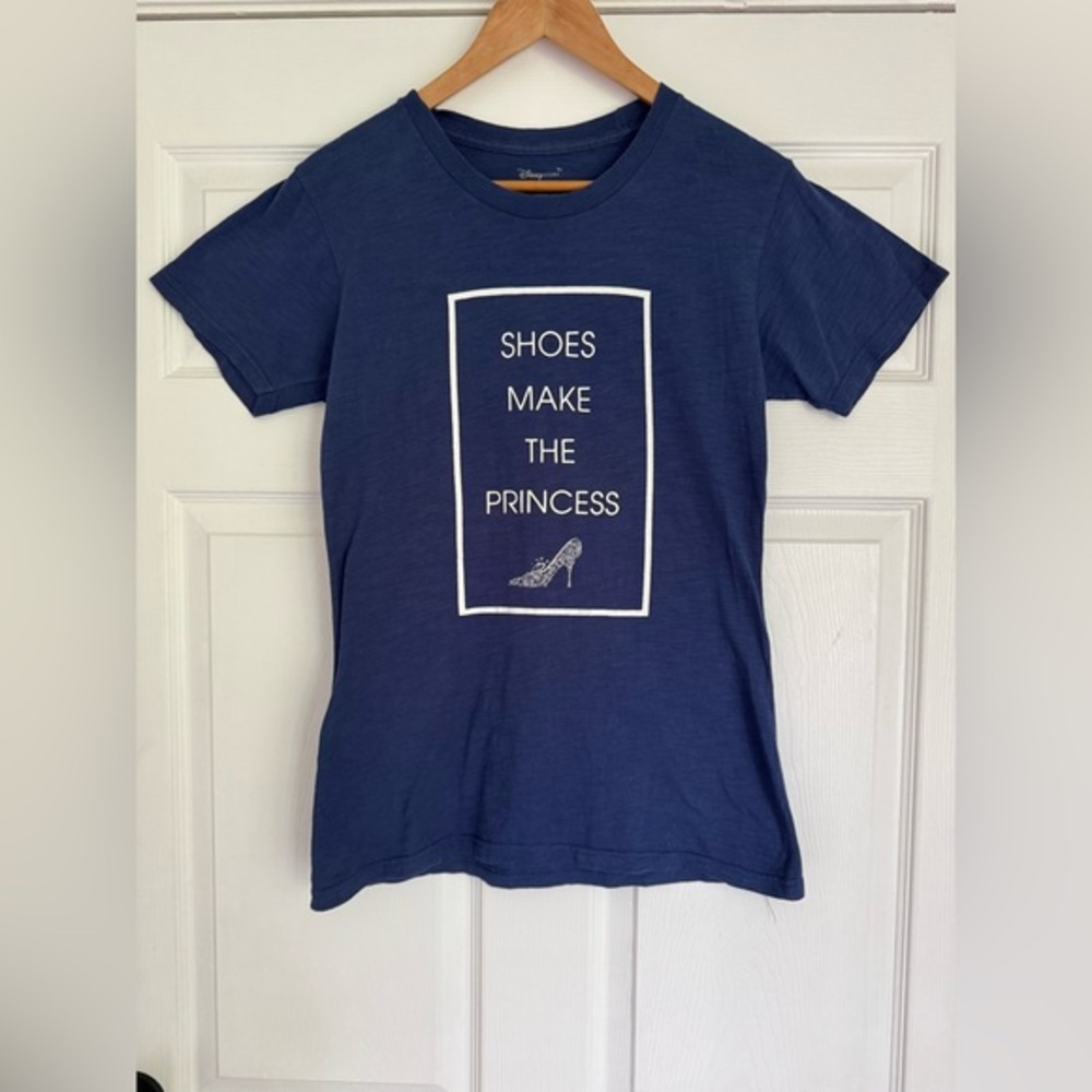 Disney Store “Shoes Make The Princess” Cinderella Glass Slipper Tee – Size M